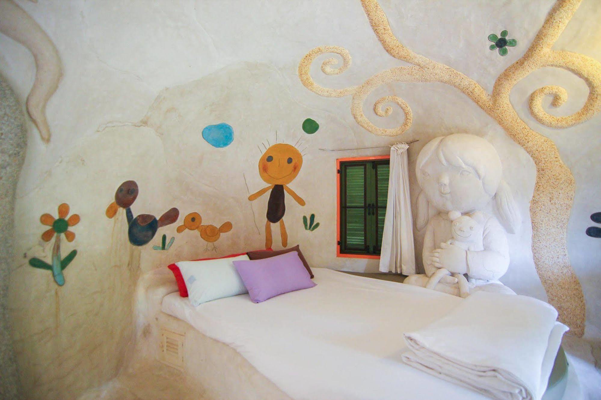 Naidee Sculptured Huts Hotel HHQ Buitenkant foto