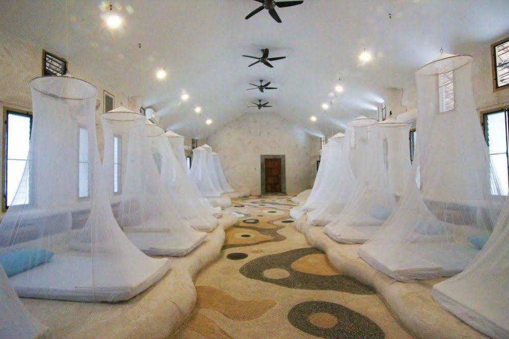 Naidee Sculptured Huts Hotel HHQ Buitenkant foto