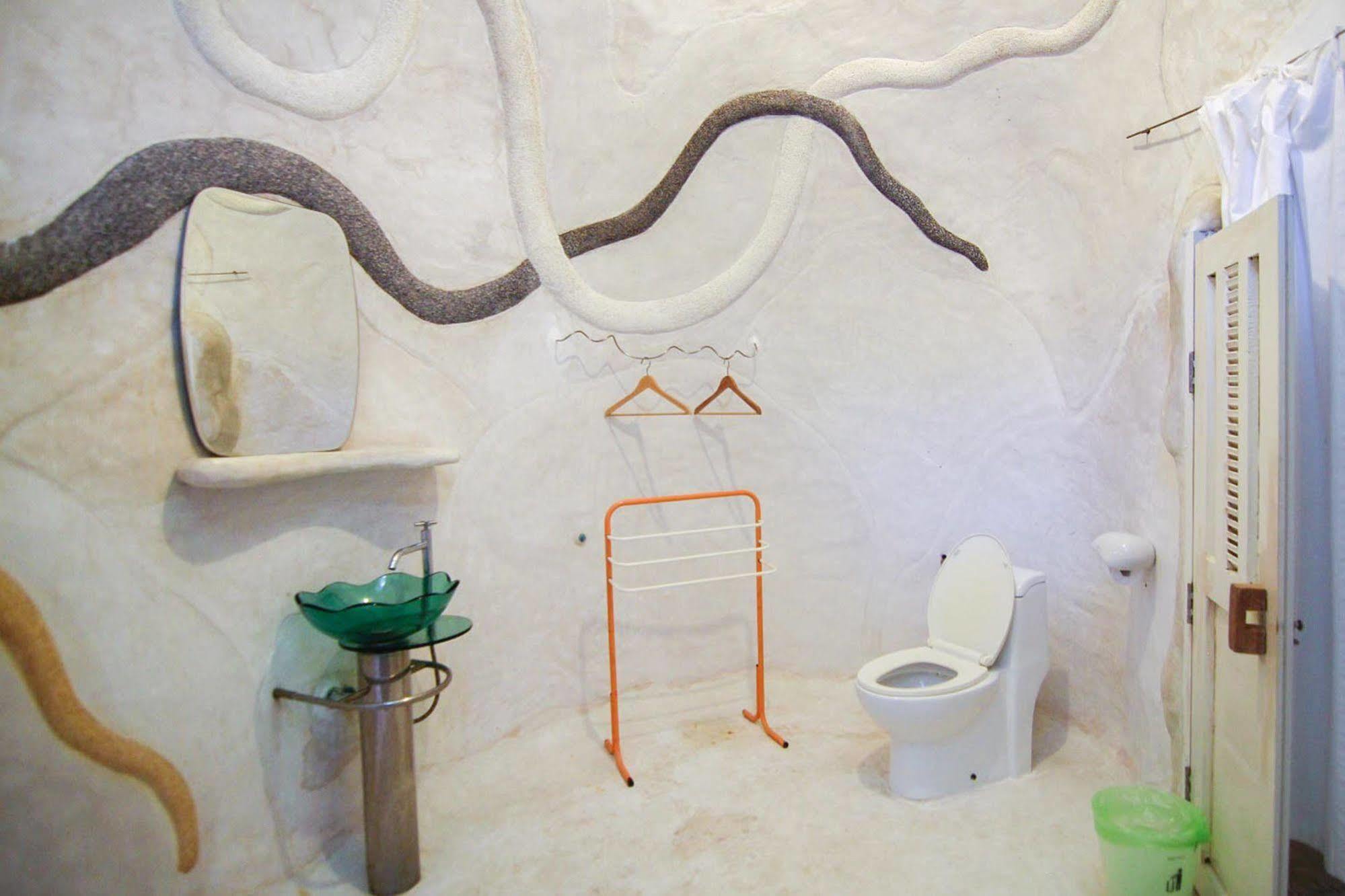 Naidee Sculptured Huts Hotel HHQ Buitenkant foto