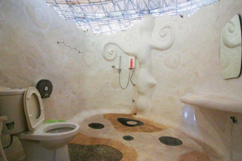 Naidee Sculptured Huts Hotel HHQ Buitenkant foto
