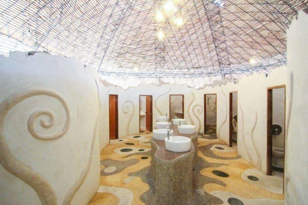 Naidee Sculptured Huts Hotel HHQ Buitenkant foto