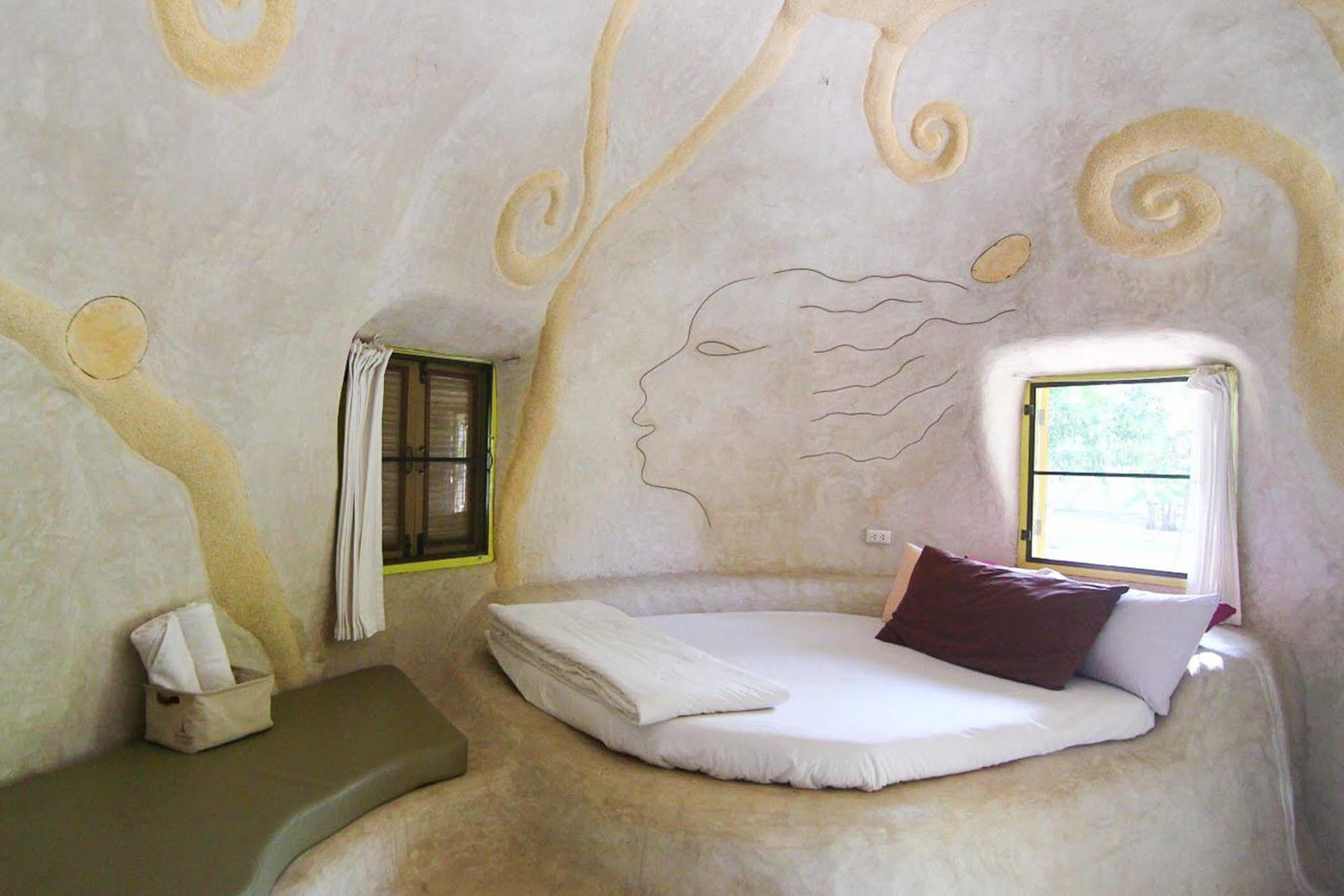 Naidee Sculptured Huts Hotel HHQ Buitenkant foto
