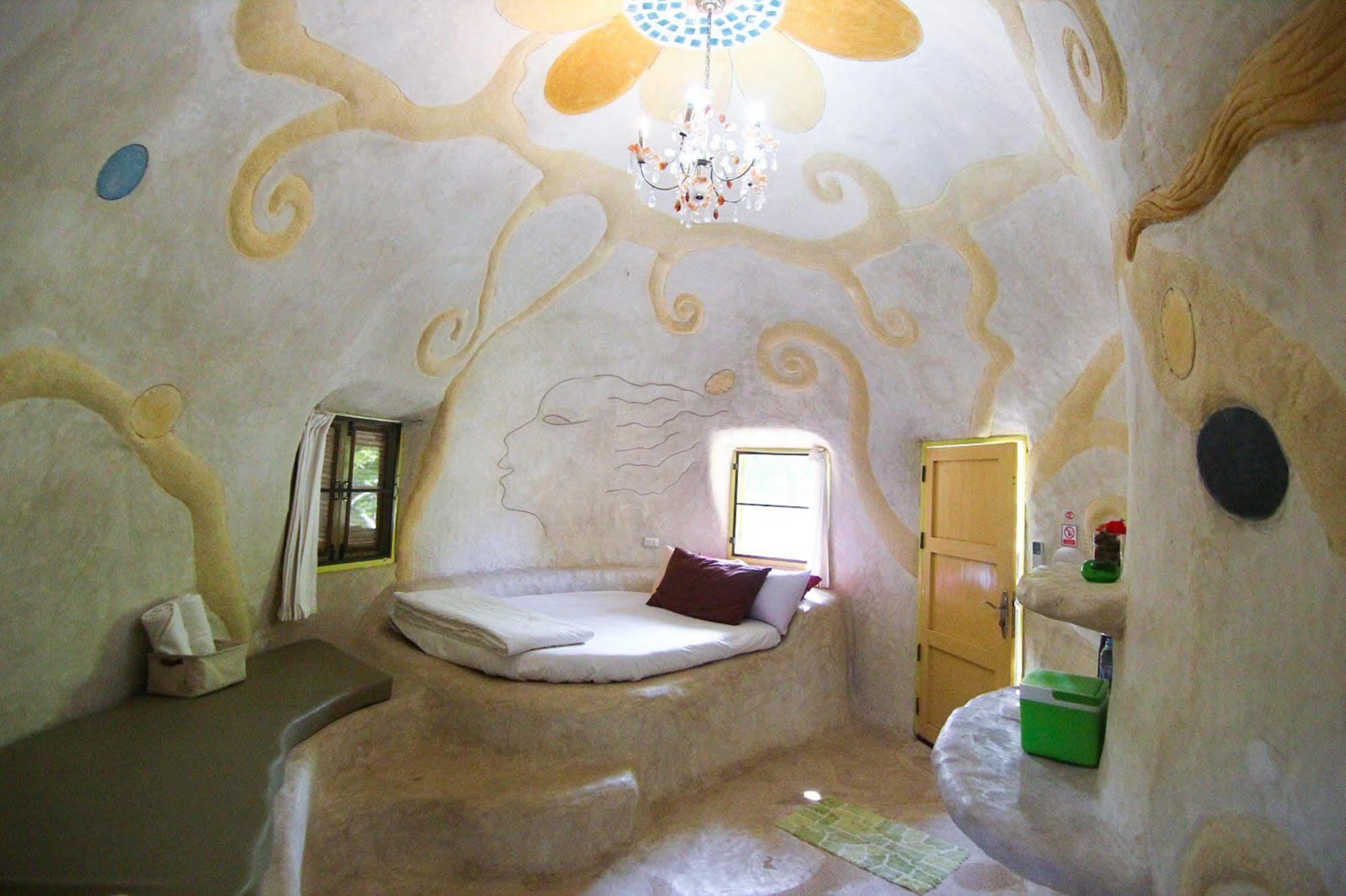 Naidee Sculptured Huts Hotel HHQ Buitenkant foto