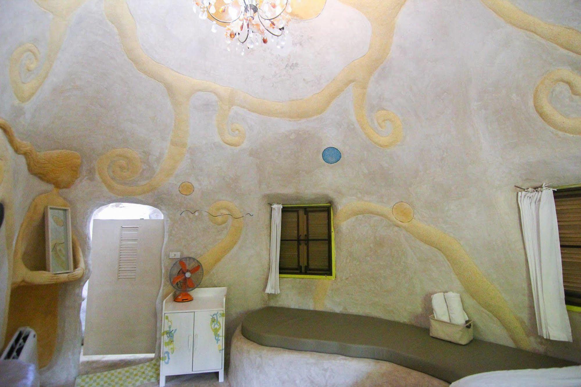 Naidee Sculptured Huts Hotel HHQ Buitenkant foto