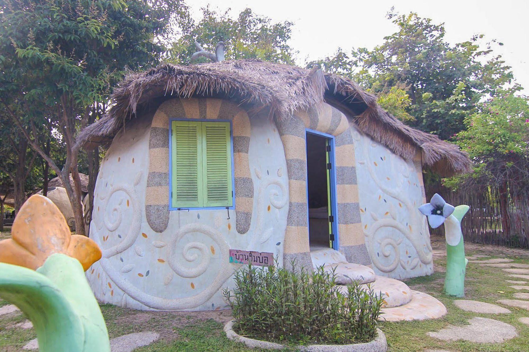 Naidee Sculptured Huts Hotel HHQ Buitenkant foto